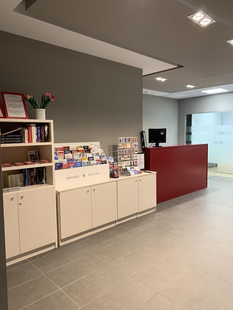 Limehome Barcelona Rector Triado Екстериор снимка