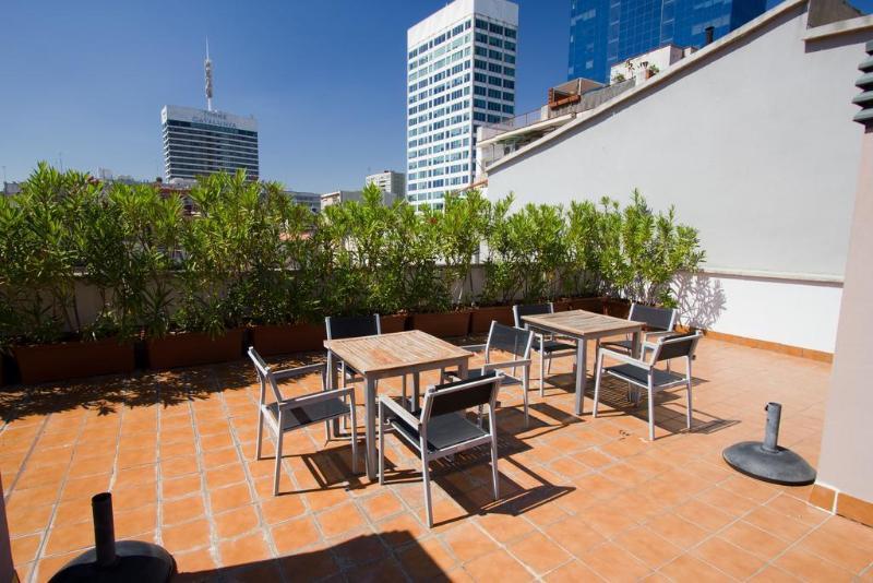 Limehome Barcelona Rector Triado Екстериор снимка
